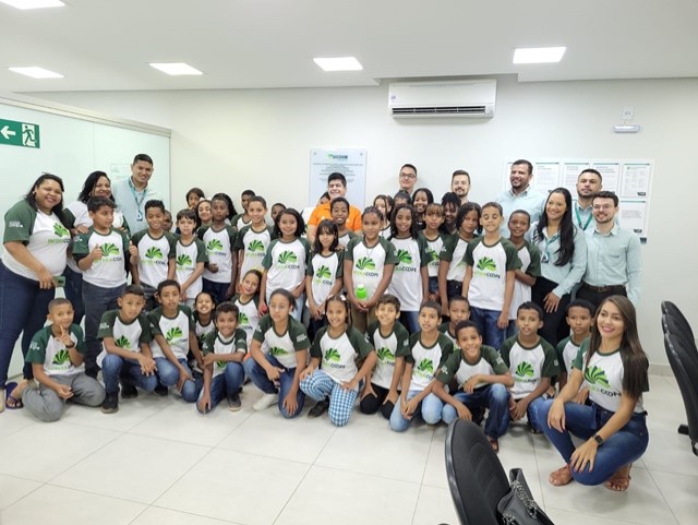  Sicoob Credigerais de Janaúba recebe a visita de estudantes