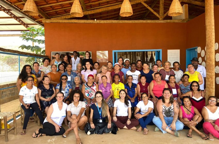  Artesãs do Grande Sertão participam de visita técnica ao Vale do Jequitinhonha