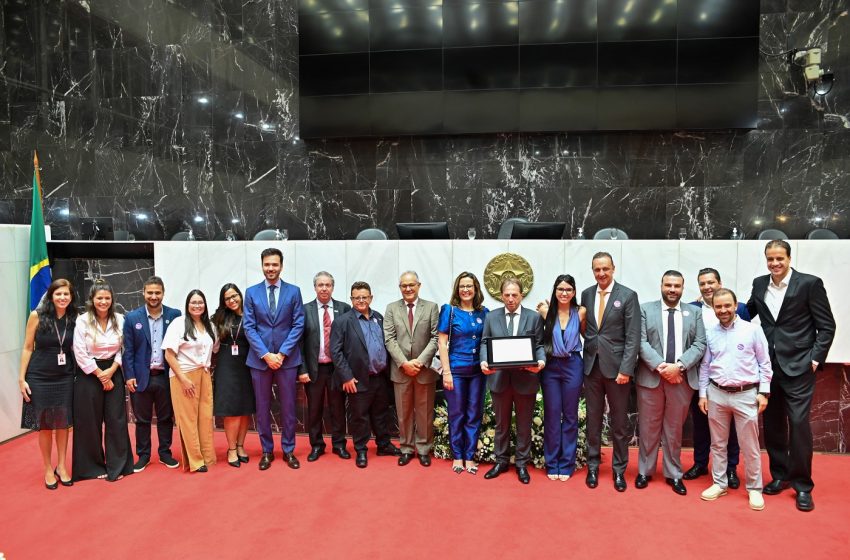  Presidente da ALMG participa de homenagem aos 70 anos do Setcemg