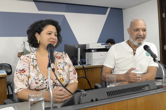  Escritora mineira se destaca por abordar racismo em livro infantil