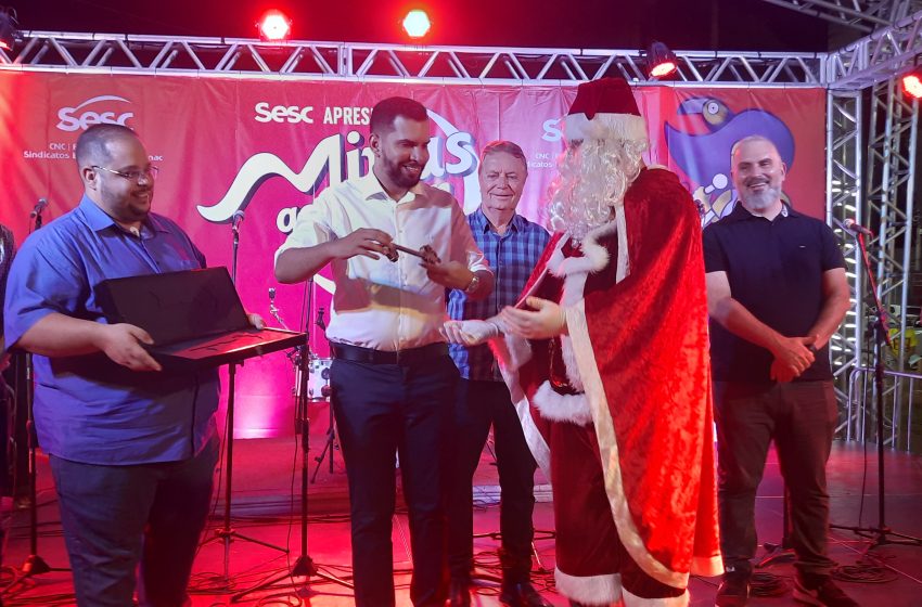  Abertura do Palácio do Papai Noel encantou Paracatu na noite de ontem (1/12)