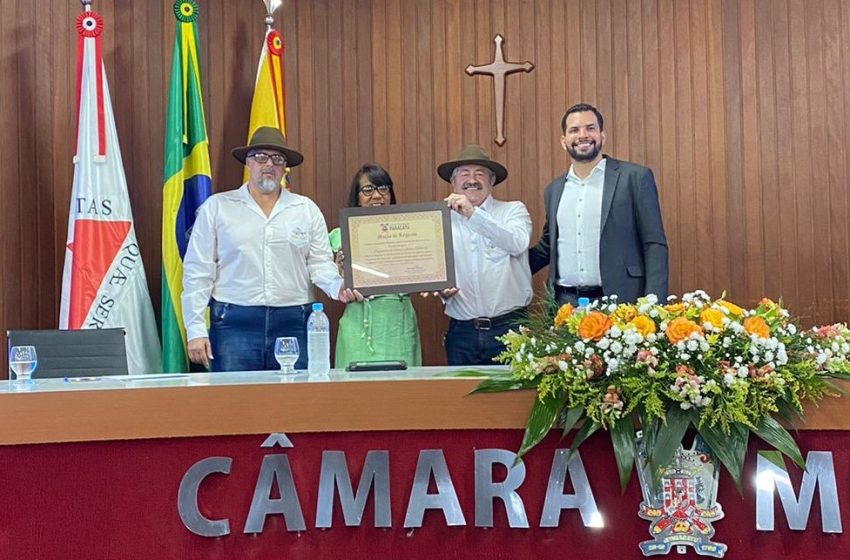  A Orquestra de Violas “Aedos e Violeiros” recebe homenagem da Câmara Municipal de Paracatu