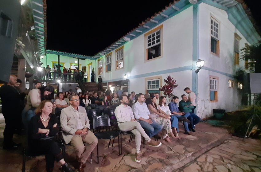 Heróis Invisíveis: a dignidade vestida de verde nas ruas de Paracatu