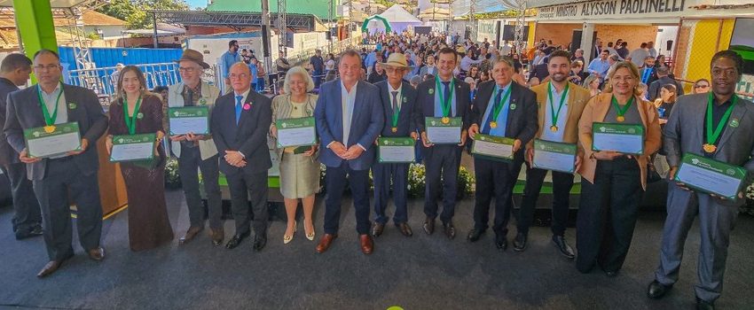 Governo de Minas entrega Medalha Ministro Alysson Paolinelli a personalidades e instituições do setor agropecuário