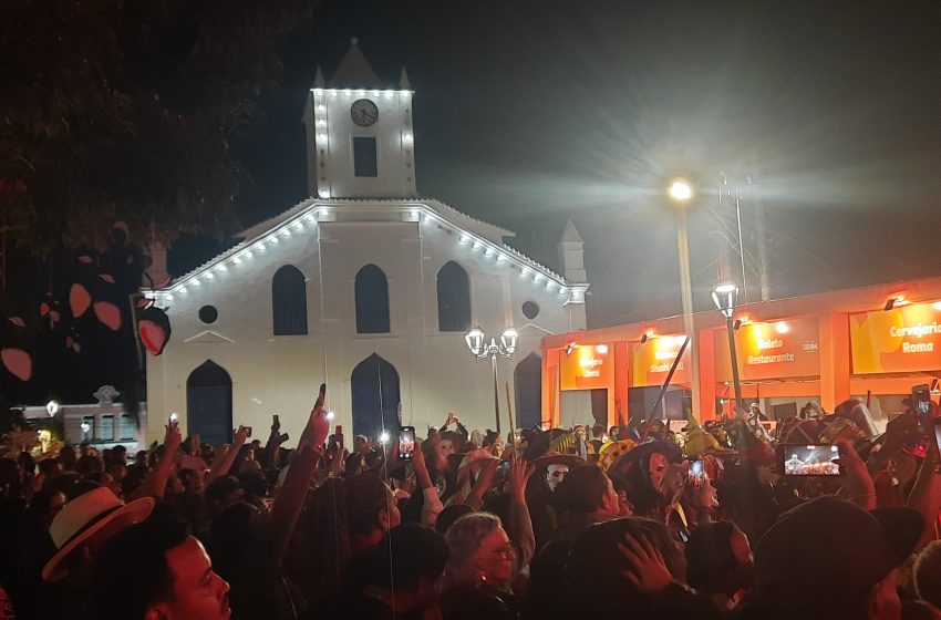  Festival da Música Brasileira é destaque em noite marcada por tradição e arte no Largo do Rosário