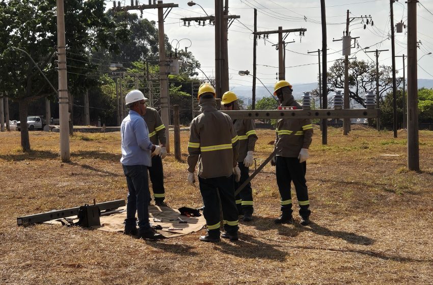 Cemig lança concurso público com 150 vagas para eletricistas