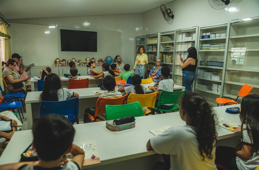 Escola Estadual Doutor Sérgio Ulhoa recebe Míriam Leitão e Roberto Parmeggiani