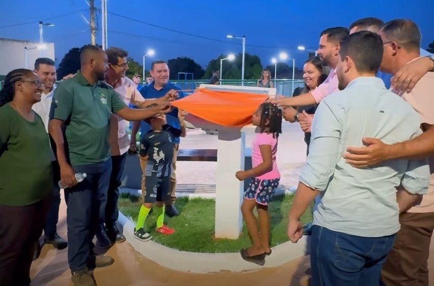  Prefeitura inaugura praça no bairro Vista Alegre