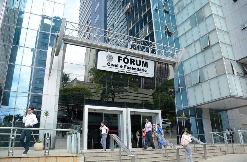  Influenciador que organizou “caça ao tesouro” na Praça do Papa é condenado