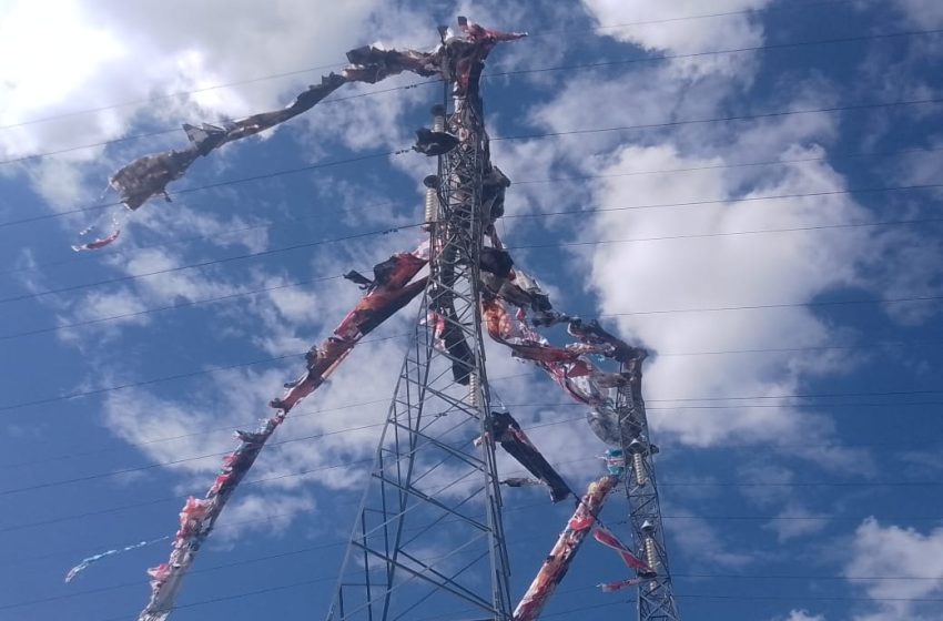  Balão de grandes proporções atingiu a linha de distribuição em  cidades no Noroeste de Minas Gerais