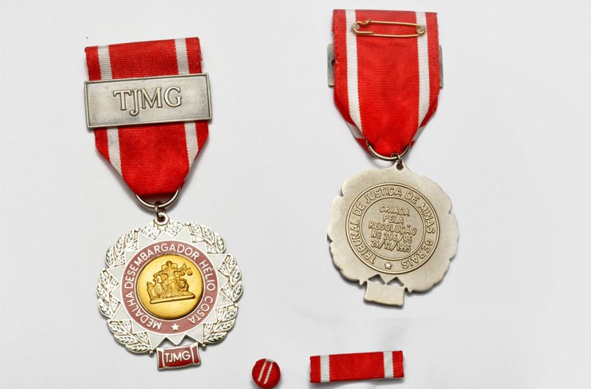 Medalha Hélio Costa é entregue a 228 personalidades