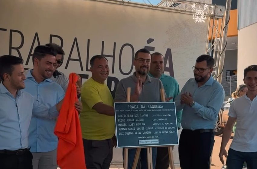  SOB O VENTO DA HISTÓRIA, ERGUE-SE UM SÍMBOLO DE NAÇÃO