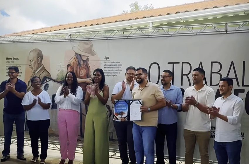  Prefeitura assina ordem de serviço para a construção da quadra de esportes na Escola Municipal Bezerra de Menezes