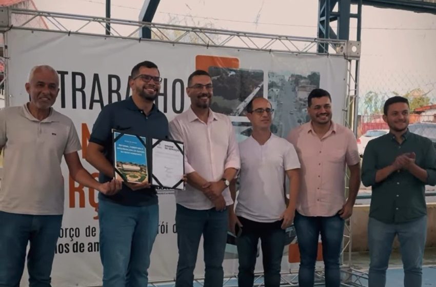  ASSINATURA DA ORDEM DE SERVIÇO DA CONSTRUÇÃO DA COBERTURA DA ARQUIBANCADA DA QUADRA DO NOVO HORIZONTE