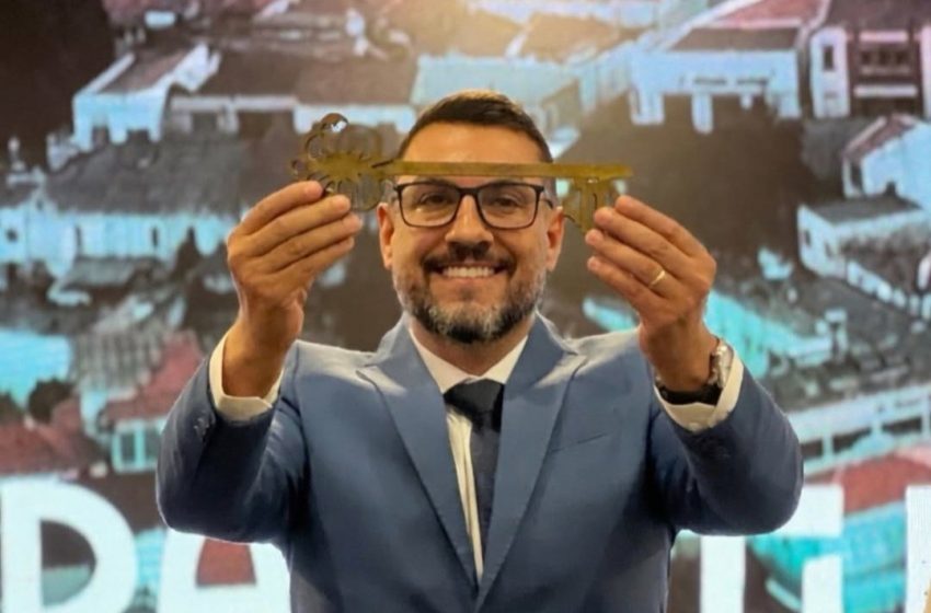  Transmissão no poder: Paracatu muda de mãos sob aplausos e expectativas