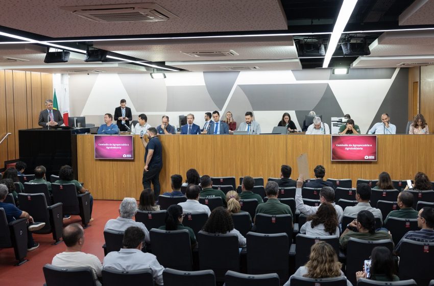  Defasagem salarial asfixia servidores da Emater