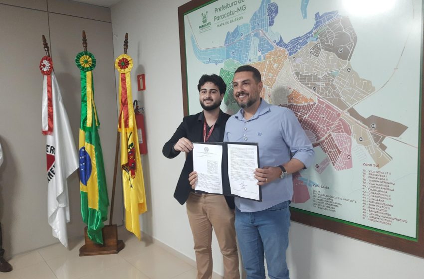  Paracatu firma acordo para adesão ao programa Cidades do Futuro