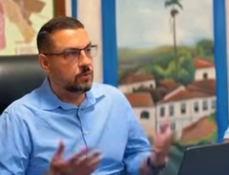  O novo prefeito de Paracatu assume cargo e inicia agenda com secretários, vereadores e imprensa