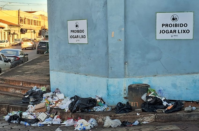  Lixo irregular em área central de Paracatu expõe falta de conscientização e fiscalização 